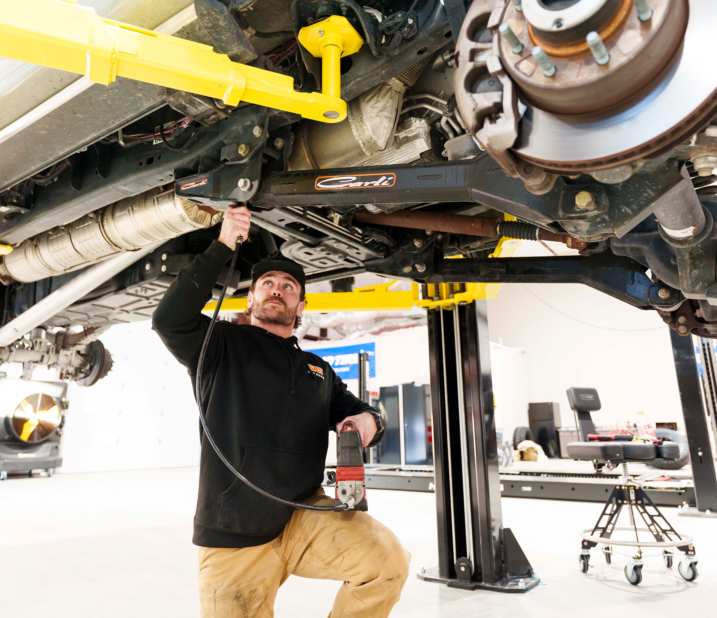 retorque for suspension system on lifted truck